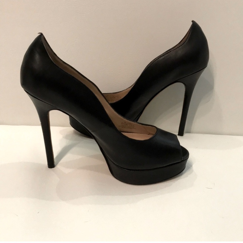 Vince Camuto Black heels. - Picture 2 of 5